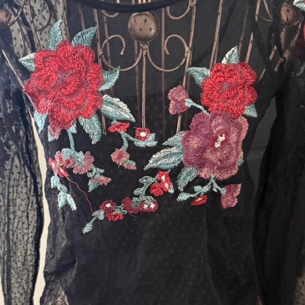 American Eagle - Women's Sheer Mesh Floral Embroidered Top - Black - Size XS - Picture 2 of 4